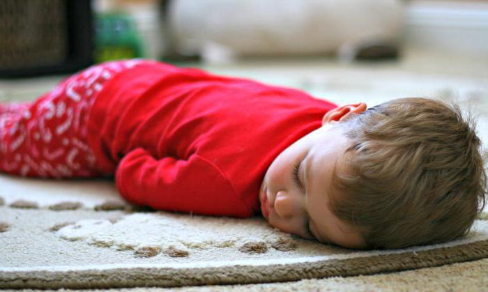 полезно ли спать на жестком полу