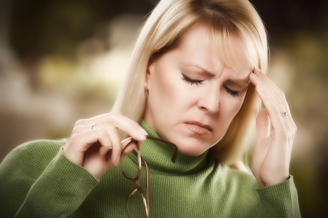 Почему болит левый висок головы и глаз что