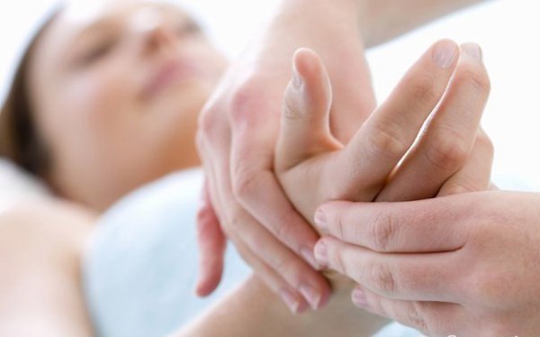 Болит спина при стоянии причины