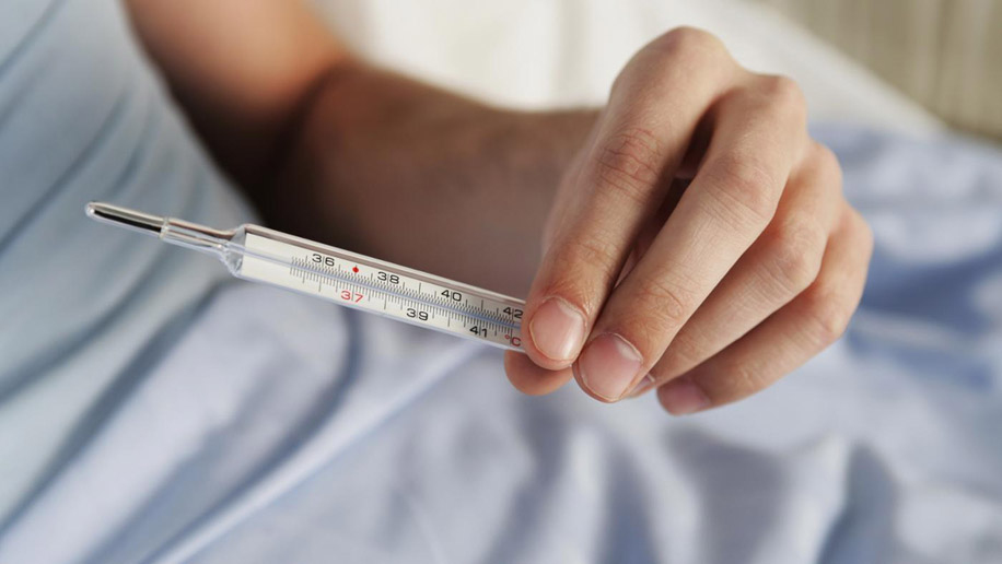 болит голова и глаза повышенная температура