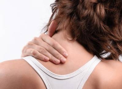 Болит спина отдает в руку и шею