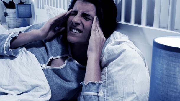 собранные волосы ночью